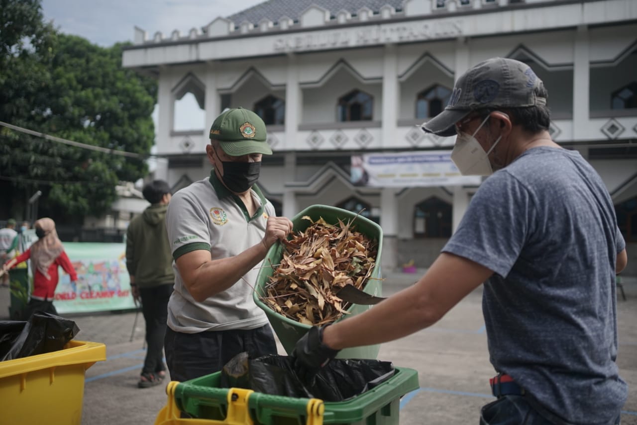 Peduli Lingkungan, Warga LDII Jabar Serentak Gelar Aksi Bersih – Bersih