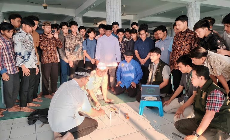 Momentum Hari Sejuta Kiblat, Ponpes Wali Barokah Kembali Ukur Arah Kiblat