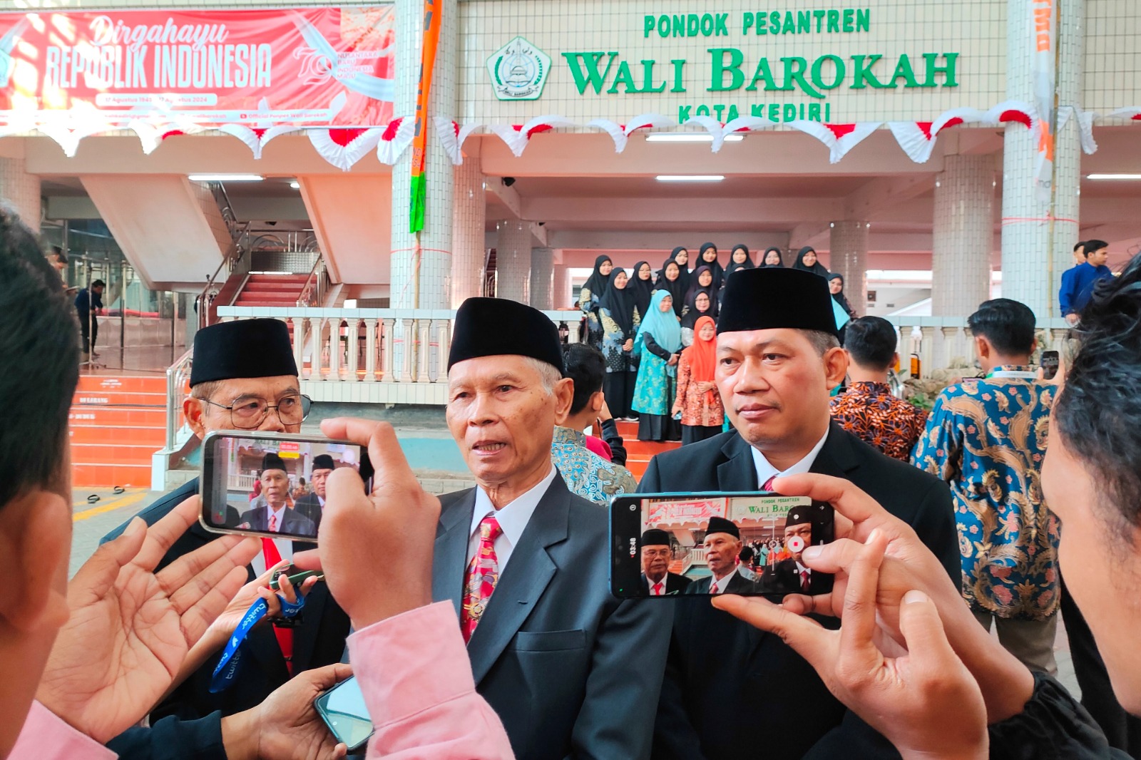 Ketua Ponpes Wali Barokah: Karakter Luhur Santri Kunci Menuju Indonesia Emas 2045