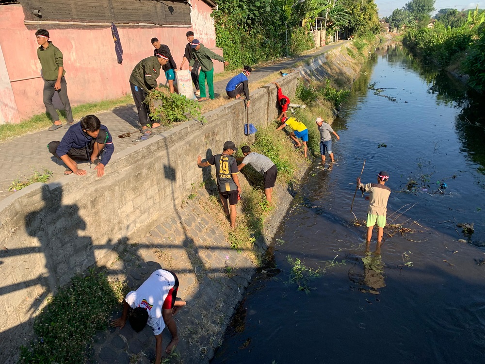 Komitmen Jaga Lingkungan, PAC LDII Tempurejo Adakan Kerja Bakti Bersama Warga