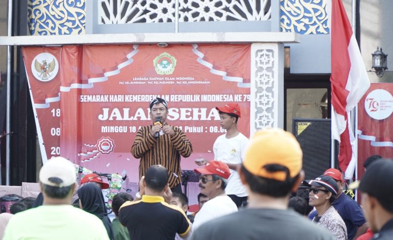 Ratusan Warga LDII PAC Burengan Meriahkan Jalan Sehat HUT ke-79 Kemerdekaan RI