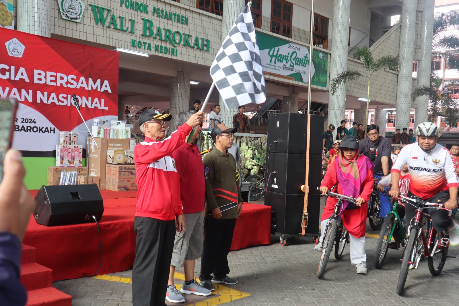 Ponpes Wali Barokah Kediri Selenggarakan Gowes Bahagia untuk Memperingati Hari Pahlawan Nasional