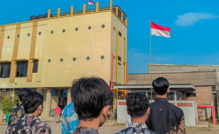 Ponpes Nurul Hakim Al Fatah Gelar Upacara HUT RI, Tekankan Kemerdekaan Adalah Amanah