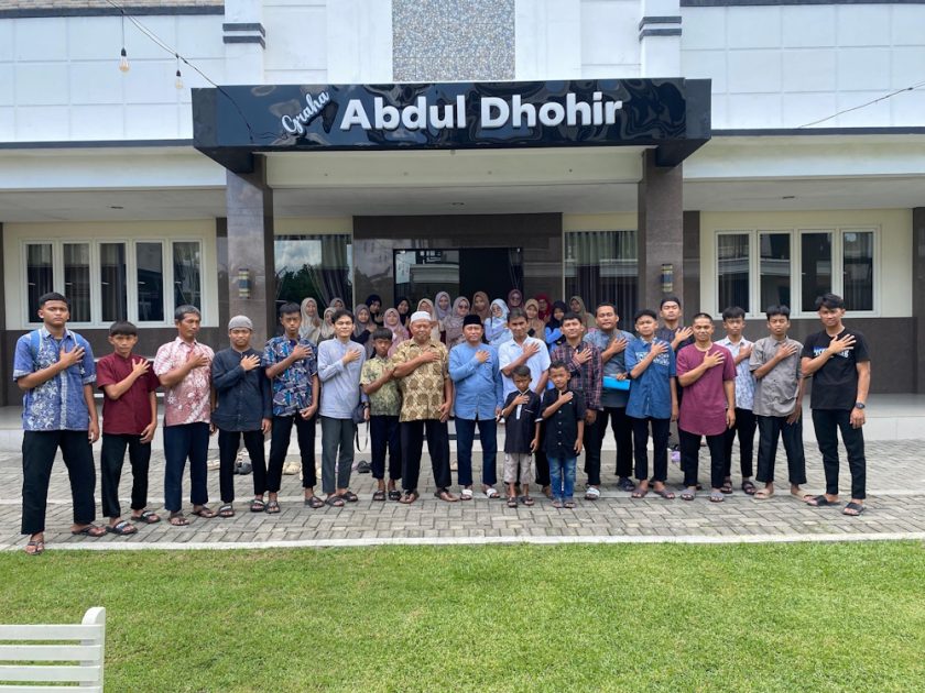 Isi Libur Sekolah, Generus PAC LDII Klanderan Kunjungi Beberapa Pondok Pesantren