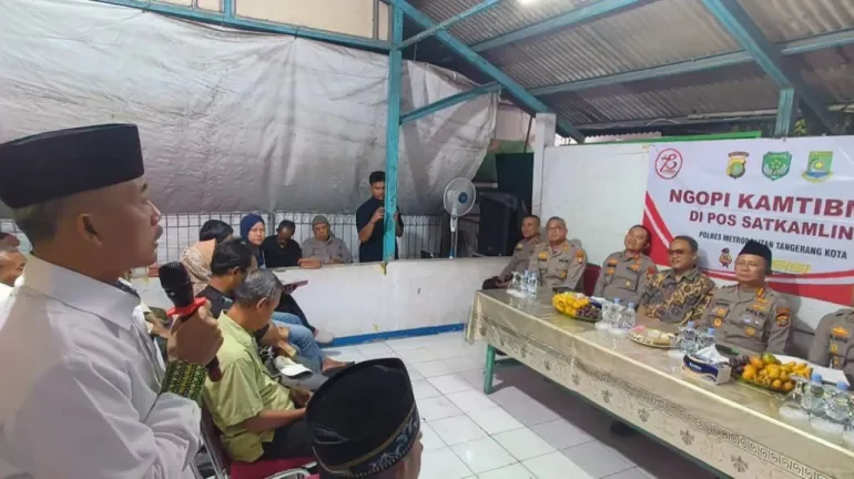 PC LDII Kecamatan Karawaci turut menghadiri kegiatan Ngopi Kamtibmas yang digelar bersama jajaran kepolisian di Pos Satkamling RW 07 Perumahan Karawaci I