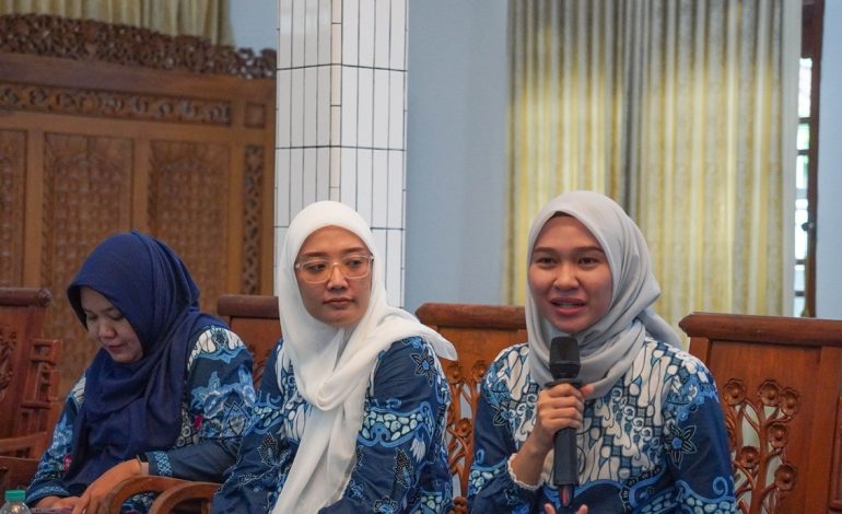 FKG IIK Bhakti Wiyata Gandeng Ponpes Wali Barokah untuk Edukasi Kesehatan Gigi