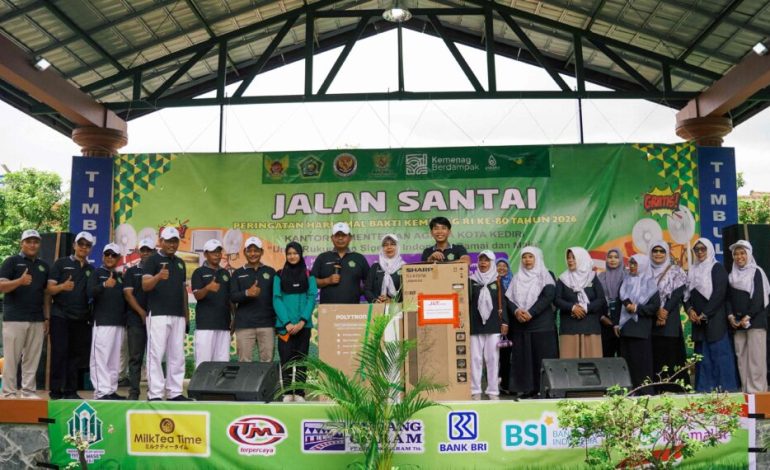 Kegiatan Jalan Santai dalam rangka memperingati Hari Amal Bakti (HAB) ke-80 Kementerian Agama Kota Kediri