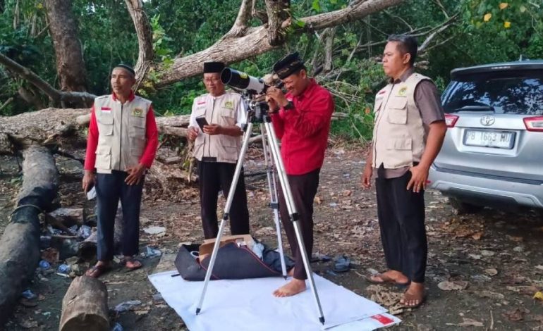 LDII Papua Barat kembali melaksanakan kegiatan rukyatul hilal sebagai bagian dari upaya penentuan awal bulan Hijriyah. Kali ini, pengamatan hilal untuk 1 Syaban 1447 Hijriyah dilakukan oleh Tim Rukyatul Hilal DPW LDII Papua Barat di Pantai Warberfor, Distrik Masni, Kabupaten Manokwari. Lokasi tersebut berjarak sekitar tiga puluh sembilan kilometer dari pusat Kota Manokwari dan dipilih karena dinilai strategis untuk pengamatan ufuk barat.