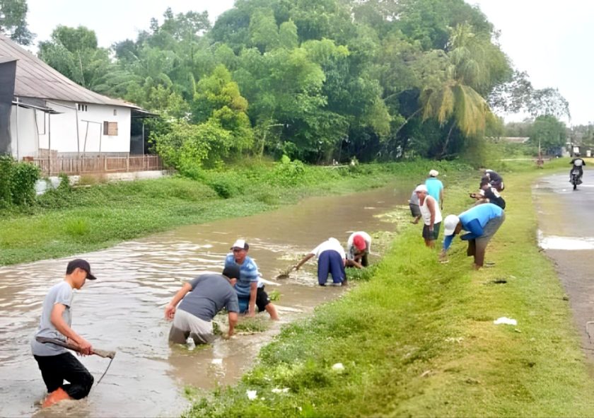 Sinergi Mitigasi Bencana, Pemdes dan PAC LDII Pegundan Gelar Bersih Sungai