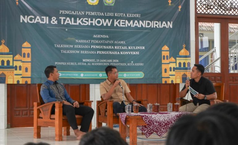 Para narasumber pada pengajian Pemuda LDII Kota Kediri bertema “Inspirasi Kemandirian Bersama Pengusaha Kuliner & Konveksi.