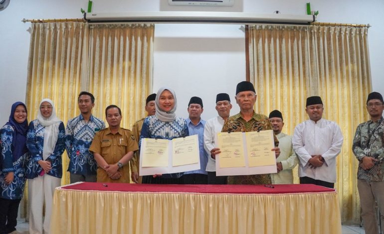 Ponpes Wali Barokah dan FKG IIK Bhakti Wiyata Sepakat Tandatangani MoU
