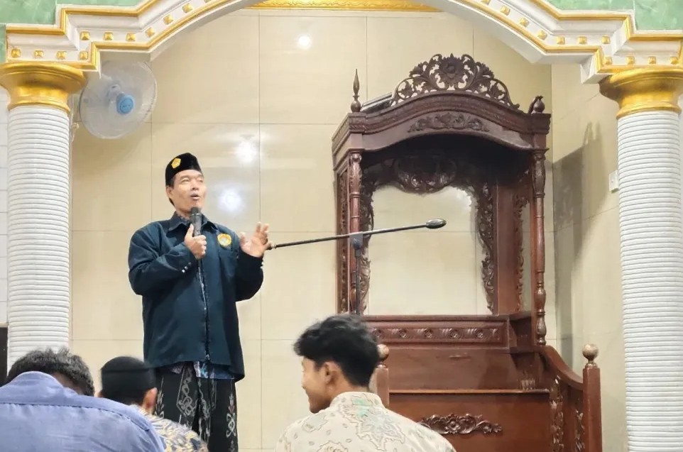Ceramah Jumat di Masjid Ainil Yaqin, Jamaah Diingatkan Agar Tidak Lalai Beribadah