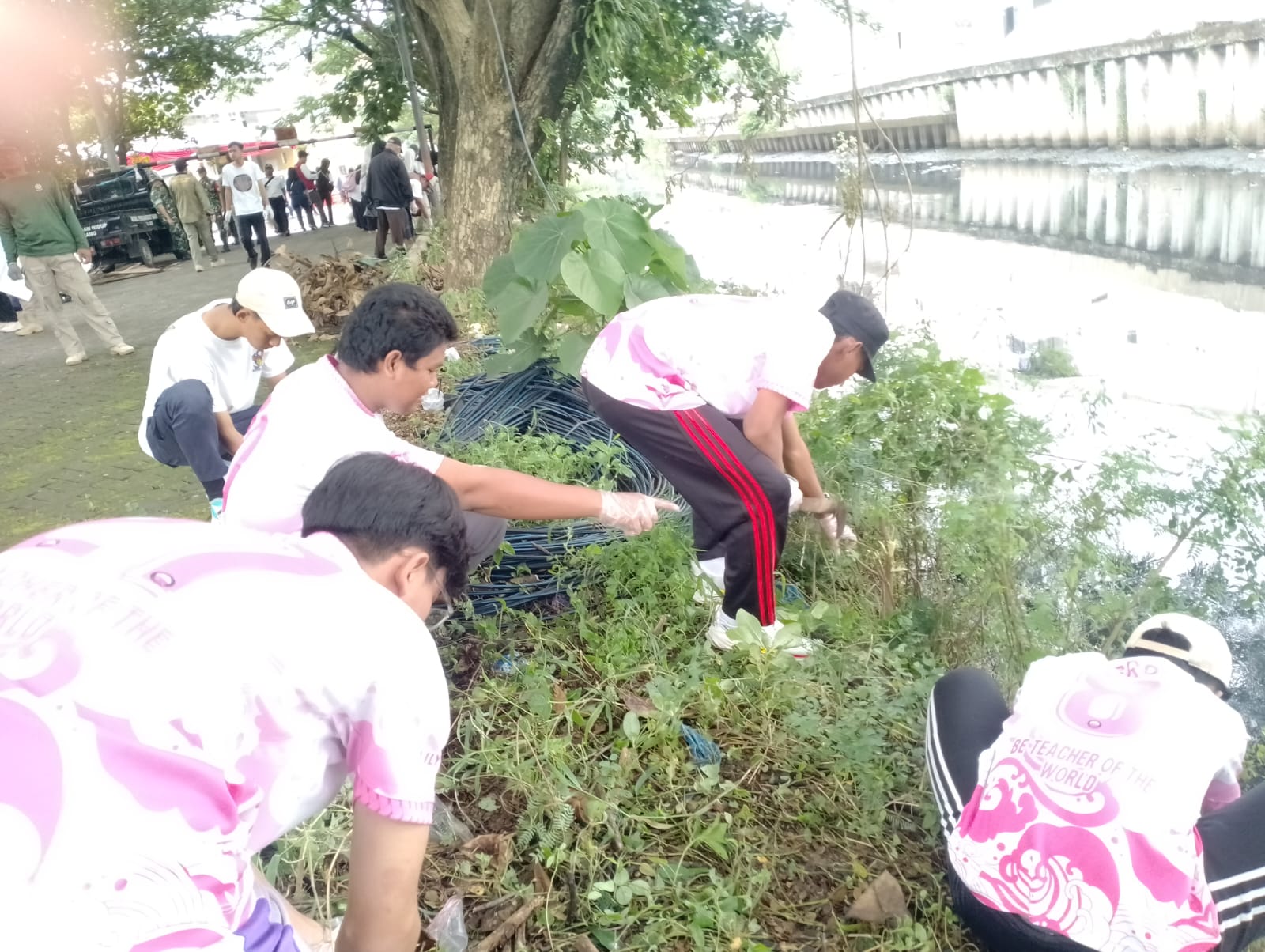 HPSN 2026, LDII Kota Semarang Turun ke Kali Tawang Mas Ikut Aksi Bersih Sampah dan Tanam Pohon