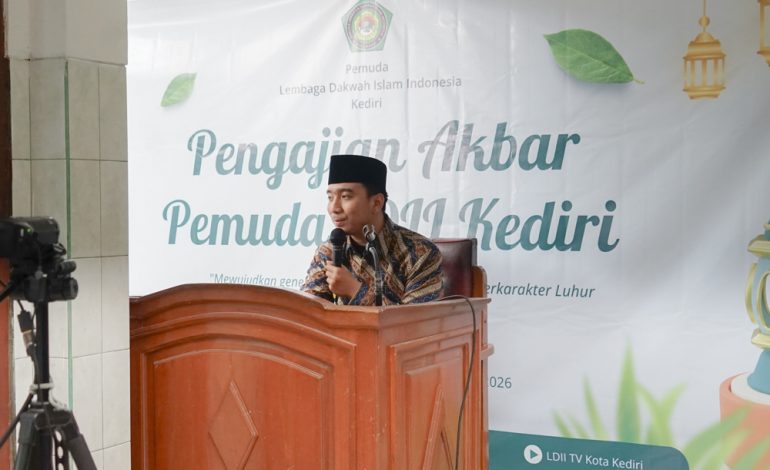 Ustadz Muhammad Naufal dalam Pengajian Akbar Pemuda LDII Kediri yang digelar pada Minggu, (15/2).