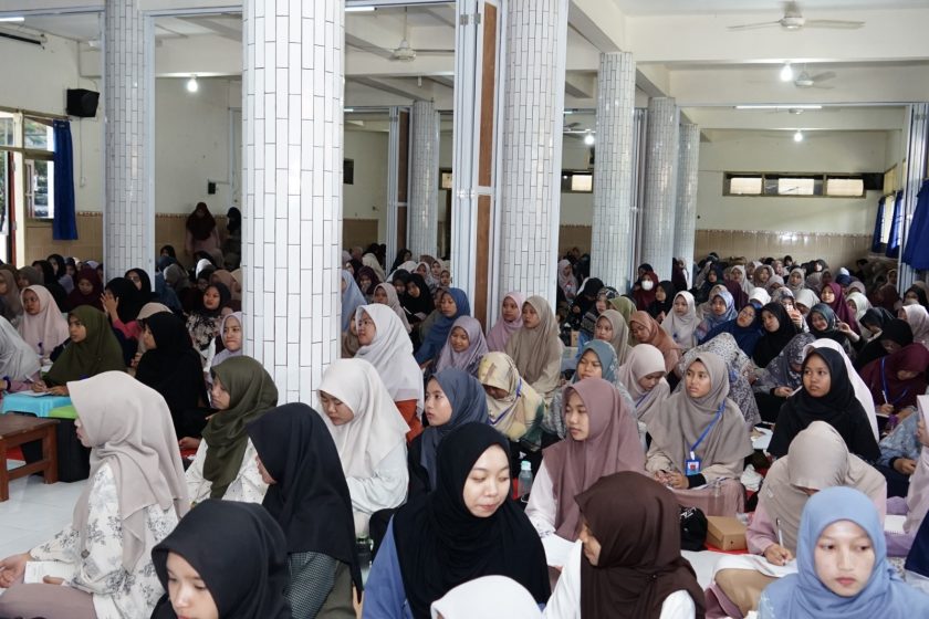 Para peserta dalam Pengajian Akbar Pemuda LDII Kediri, Minggu (15/2).