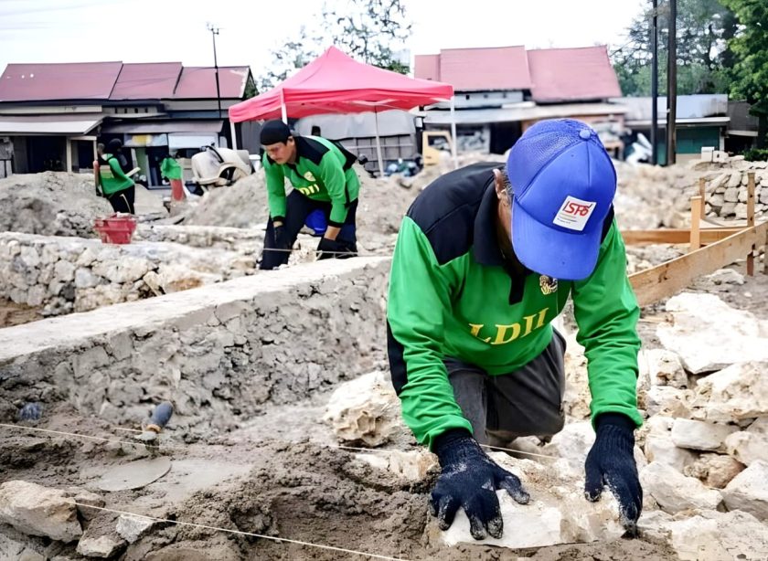 Wujud Sinergi, Warga LDII Longikis Gotong-Royong Bangun Musala Al-Aziz Polsek Longikis