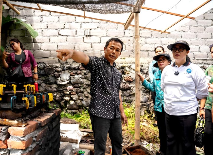 Ubah Sampah Plastik Jadi BBM, Inovasi Warga LDII Tabanan Tarik Perhatian Ketua TP PKK dan Kemenag