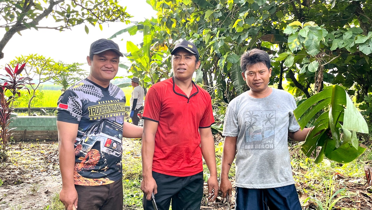 PAC LDII Karangwinongan Bersama Warga Gelar  Kerja Bakti Bersihkan Makam Umum Desa