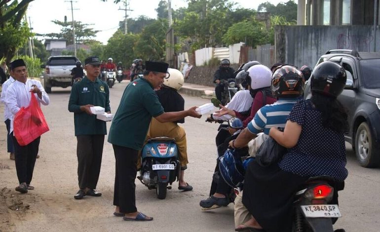 LDII Berau Berbagi Takjil Gratis, Perkuat Kepedulian Sosial di Bulan Ramadan