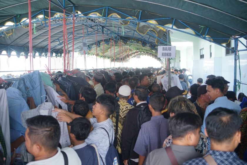 LDII Kota Kediri Gelar Bazar Baju Barokah, Jamaah Bebas Memilih Ribuan Pakaian Layak Pakai