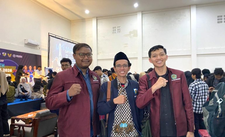 Anggota Pemuda LDII Kota Kediri bersama Ketua DPD KNPI Kota Kediri Munjidul Ibad dalam Seminar ASEAN Youth Future Summit 2026