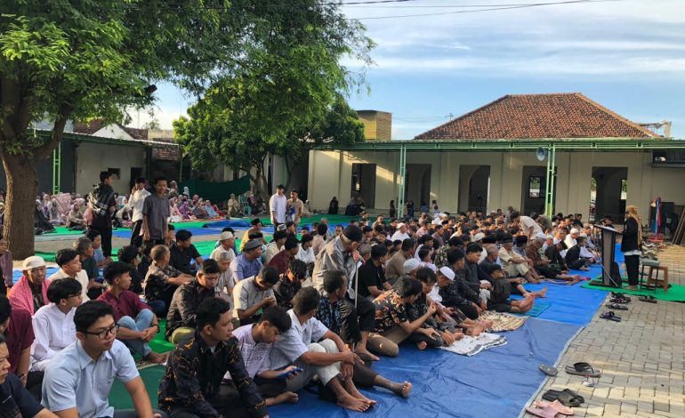Warga LDII PAC Ngadirejo Gelar Salat Idul Fitri di Halaman Masjid Nasrulloh