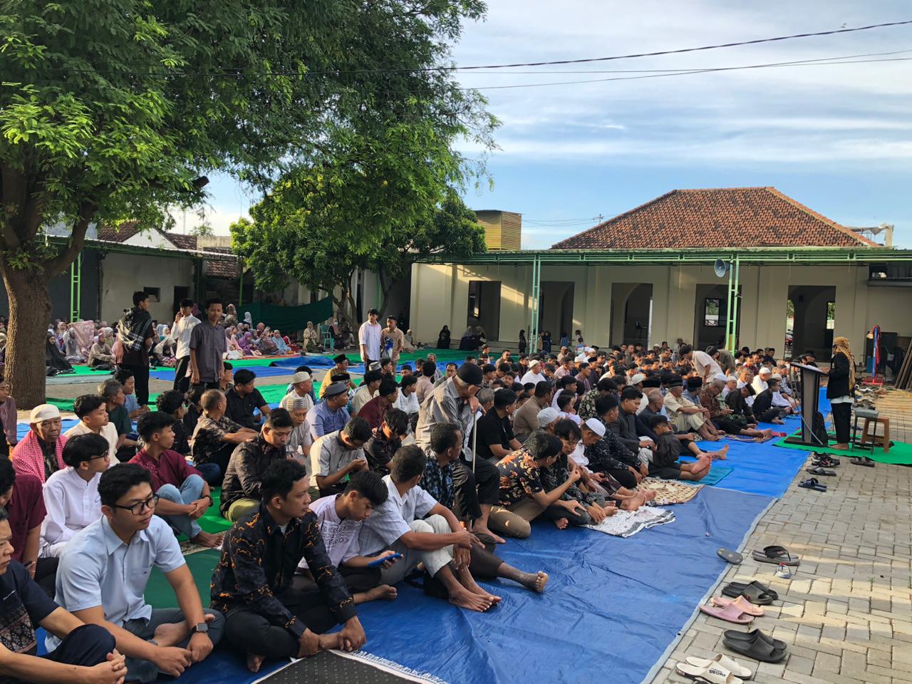 Warga LDII PAC Ngadirejo Gelar Salat Idul Fitri di Halaman Masjid Nasrulloh