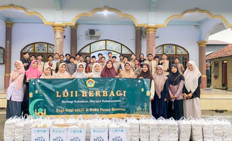 Tanamkan Kepedulian Sosial di Ramadan, Pemuda LDII Bangkalan Bagikan 300 Paket Takjil