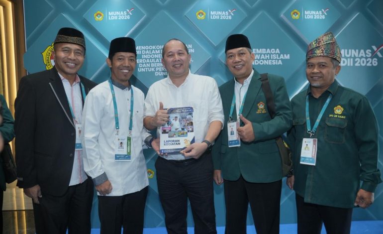 Kepala Subdirektorat II pada Direktorat II Jaksa Agung Muda Bidang Intelijen Kejaksaan Agung RI, Yulius Sigit Kristanto Bersama jajaran pengurus DPD LDII, pada Munas X LDII 2026.