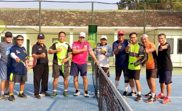 Pererat Silaturahim, Pengurus PTK dan Kodim 0809 Kediri Gelar Olahraga Tenis Bersama