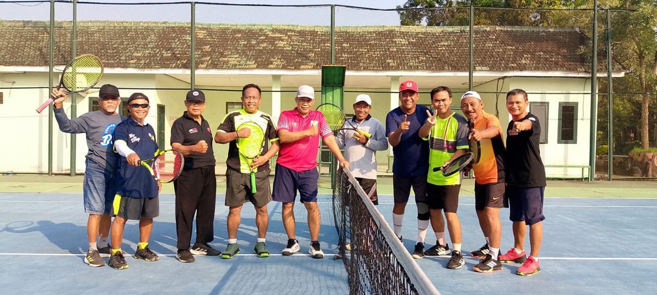 Pererat Silaturahim, Pengurus PTK dan Kodim 0809 Kediri Gelar Olahraga Tenis Bersama