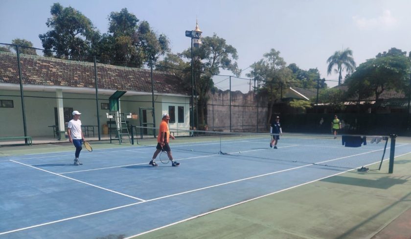 Pererat Silaturahim, Pengurus PTK dan Kodim 0809 Kediri Gelar Olahraga Tenis Bersama
