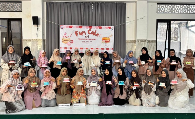 LDII Kota Kediri Gelar Fun Cake Art, Generus Putri Asah Kreativitas dan Skill Bisnis Menghias Kue