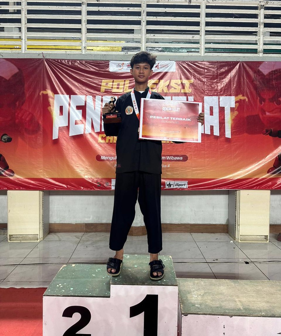 Harumkan Nama Kediri, Siswa SMA Wali Barokah Raih Medali Emas di Kejurnas Silat ‘Road To Malaysia’