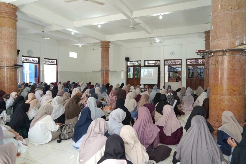 Ribuan peserta pada Pengajian Akbar Pemuda LDII Kediri, Minggu (17/5)