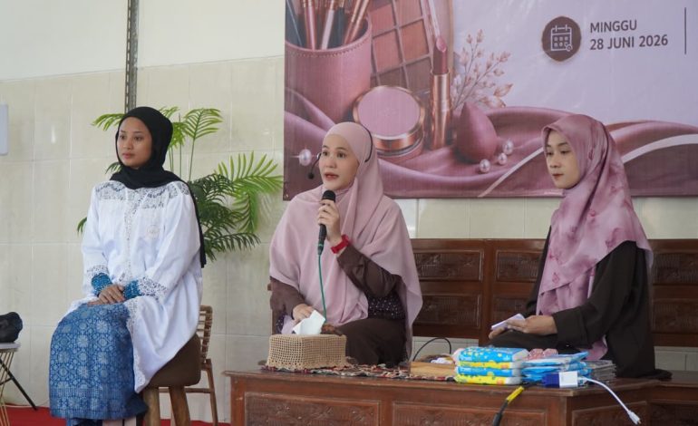 Gelar Beauty Class Muslimah, PC LDII Mojoroto Dorong Lahirnya MUA Muda Berprestasi