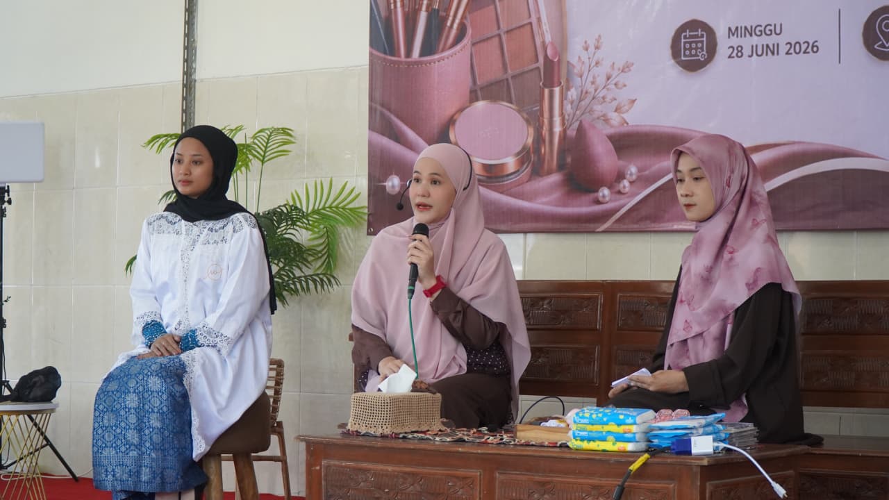Gelar Beauty Class Muslimah, PC LDII Mojoroto Dorong Lahirnya MUA Muda Berprestasi