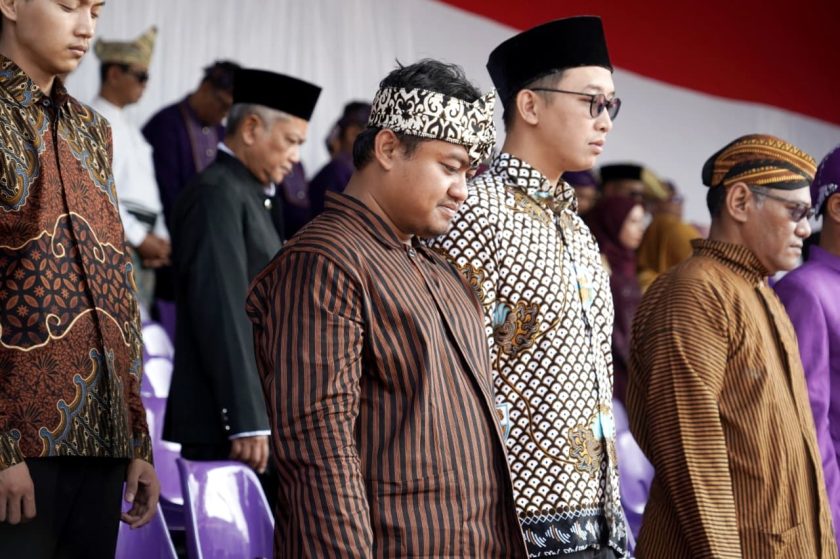 LDII Kota Kediri mengikuti peringatan HUT ke-81 Kemerdekaan RI bersama sejumlah tokoh dan peserta upacara di Stadion Brawijaya Kota Kediri, Senin (17/8). Foto: LINES Kota Kediri