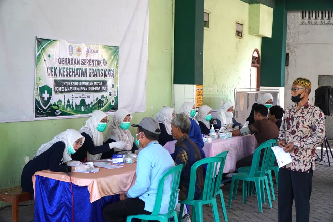 Gandeng Dinkes Kota Kediri, PC LDII Mojoroto Gelar Cek Kesehatan Gratis di Ponpes Nurul Hakim Al-Fatah